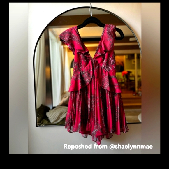 KEEPSAKE THE LABEL | Printed V neck Romper floral in red | size xs - Picture 1 of 9